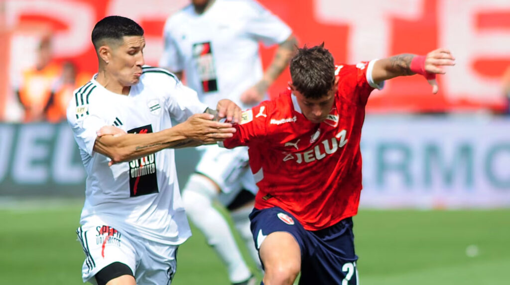 Independiente-venció-a-Deportivo-Riestra-por-la-Liga-Profesional-Foto-Fotobaires